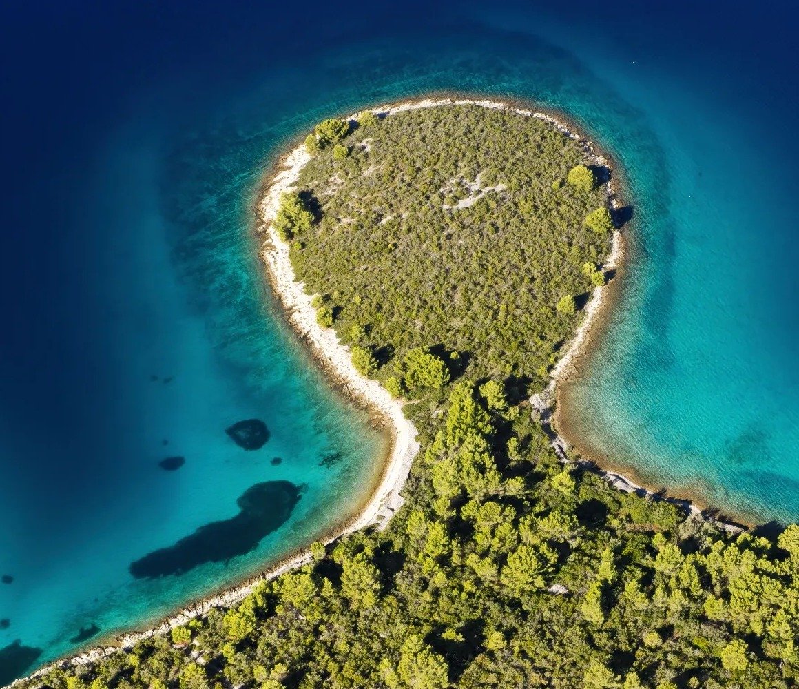 The headland and the tombolo from the air
